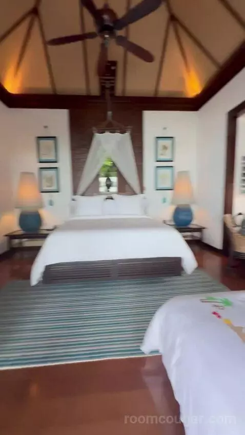 Premier Ocean-View Pool Villa King (#904) bed picture #2
