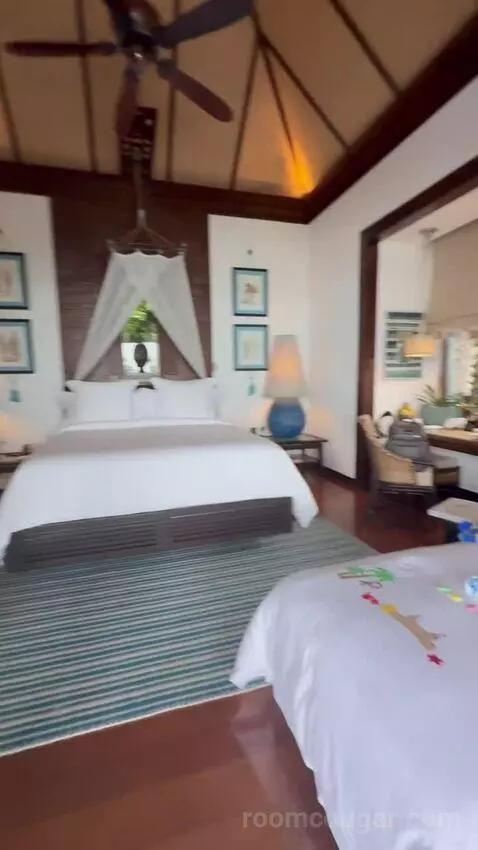 Premier Ocean-View Pool Villa King (#904) bed picture #4