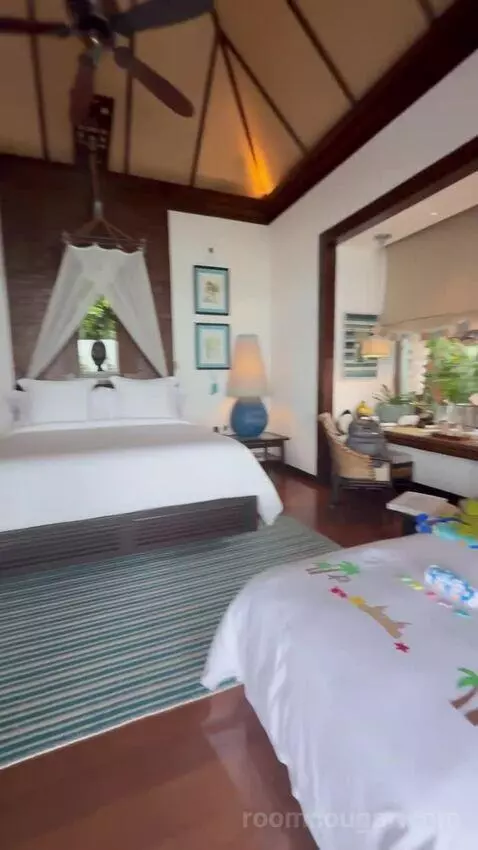 Premier Ocean-View Pool Villa King (#904) bed picture #5