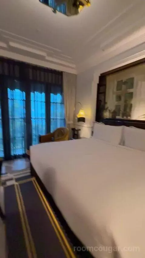 Deluxe Suite (#310) view picture #1