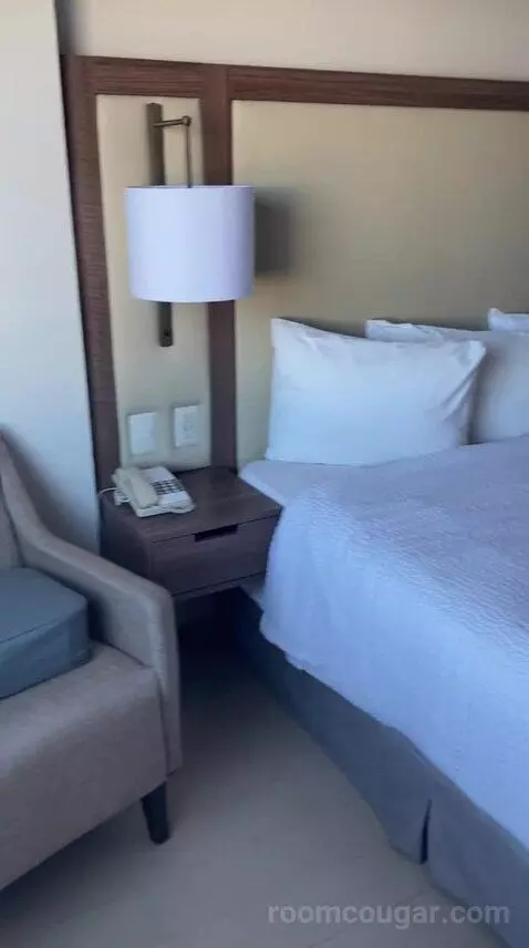 King Room with City View (#104) bed picture #7