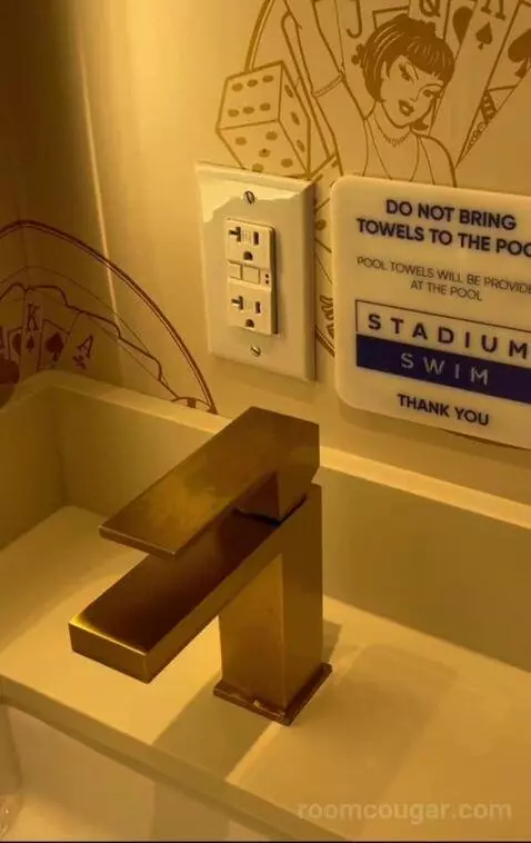 Casino Tower King Room (#16) picture #19