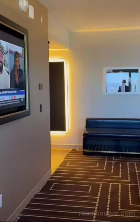 Casino Tower King Room (#16) picture #7