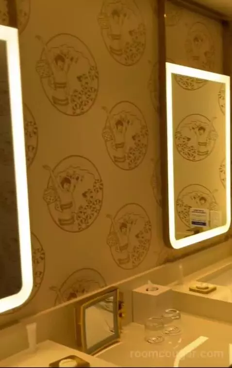 Casino Tower King Room (#16) picture #9