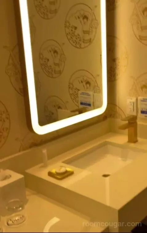 Casino Tower King Room (#16) picture #10