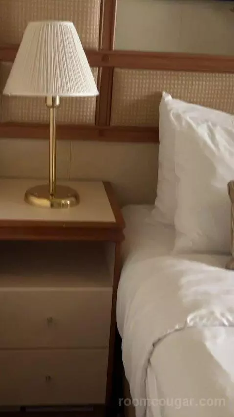 Balcony Cabin (c506) bed picture #1