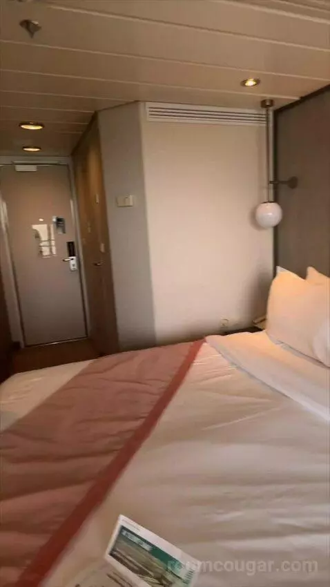 Balcony Cabin (#7171) bed picture #6