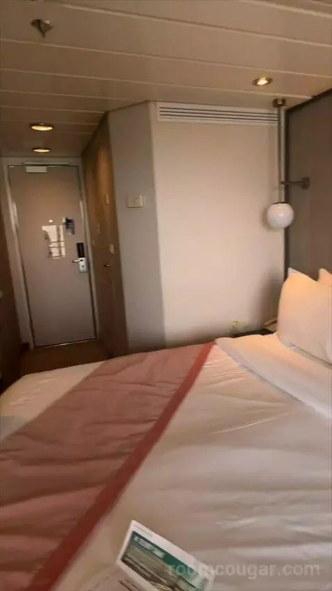 Balcony Cabin (#7171) bed picture #7