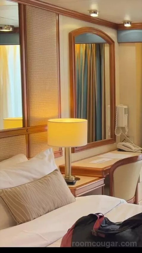 Balcony Cabin (C527) bed picture #6