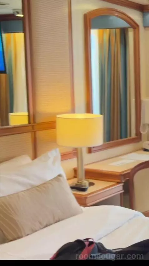 Balcony Cabin (C527) bed picture #7