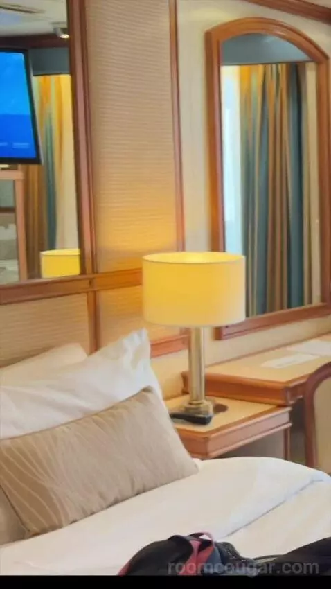 Balcony Cabin (C527) bed picture #8