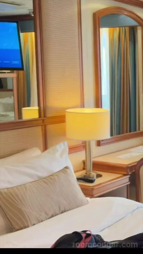 Balcony Cabin (C527) bed picture #9