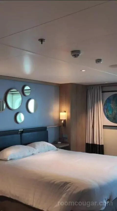 Sea View Adapted Cabin (#4522) bed picture #1
