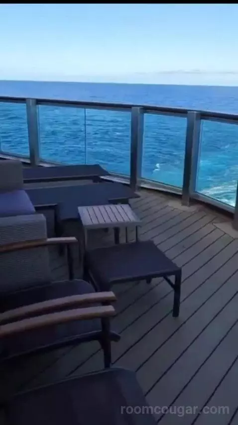 Suite Aft Balcony (G732) view picture #4