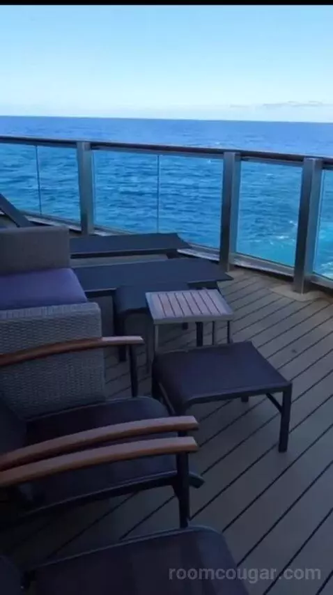 Suite Aft Balcony (G732) view picture #6