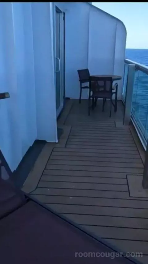 Suite Aft Balcony (G732) view picture #7