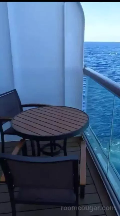 Suite Aft Balcony (G732) view picture #8