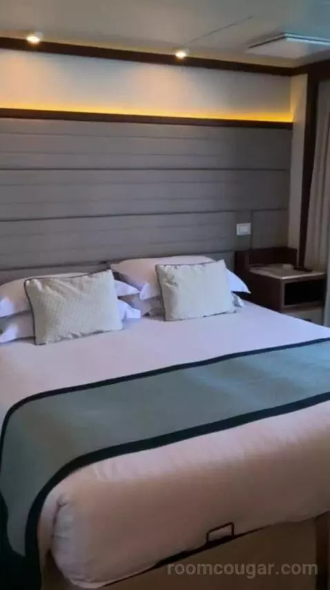 Aft Balcony Suite (A727) bed picture #3
