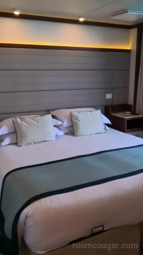Aft Balcony Suite (A727) bed picture #5
