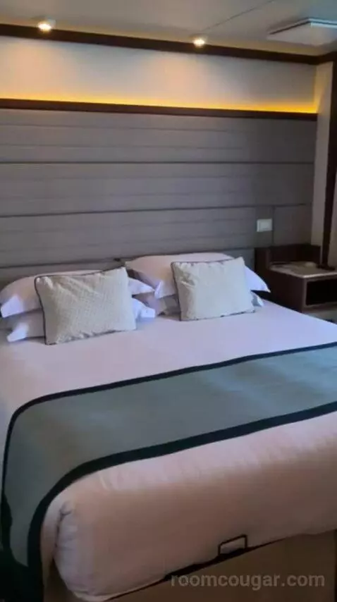 Aft Balcony Suite (A727) bed picture #6