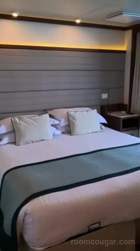 Aft Balcony Suite (A727) picture #13