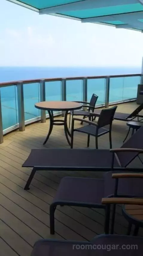 Aft Balcony Suite (A727) picture #16