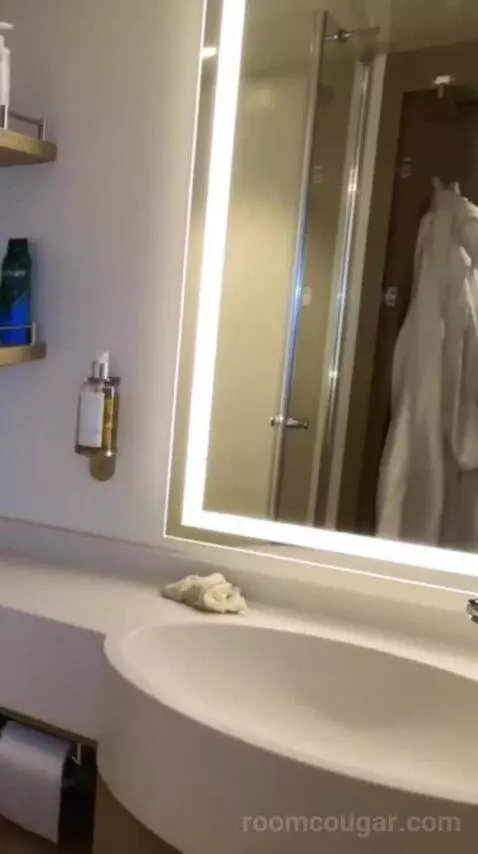 Conservatory Mini Suite (#8237) bathroom picture #9