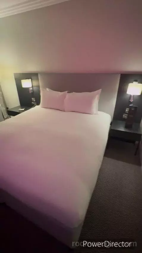 Classic Queen Room (#766) bed picture #3