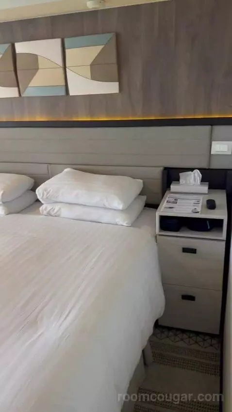 Aft Balcony Deck 8 (G728) bed picture #5