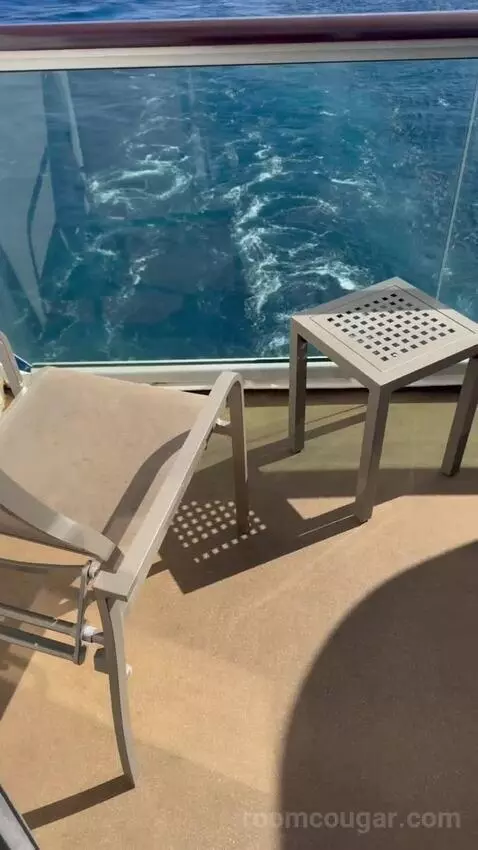 Aft Balcony Deck 8 (G728) view picture #2