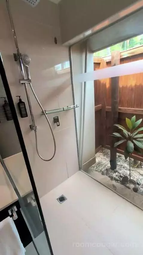 Ocean View, Guest Room, 1 King (#309) bathroom picture #1