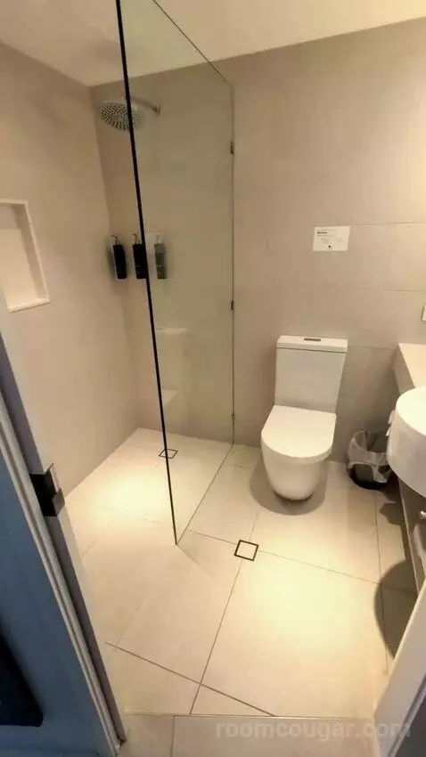 Deluxe King Room with Sea View (#720) bathroom picture #1
