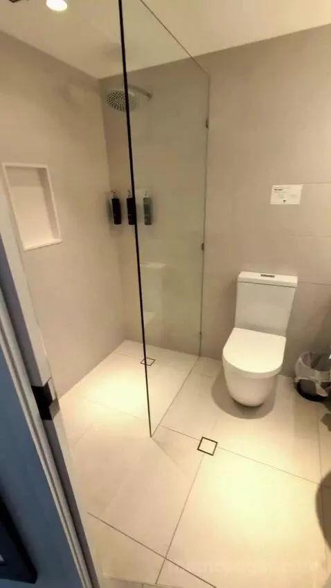 Deluxe King Room with Sea View (#720) bathroom picture #3