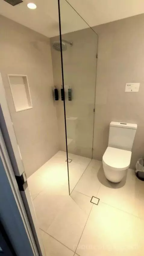 Deluxe King Room with Sea View (#720) bathroom picture #4