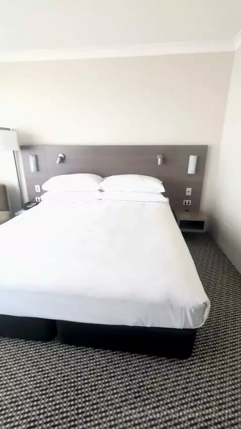 Deluxe King Room with Sea View (#720) bed picture #4