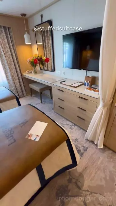 Ocean View Suite (#638) bed picture #4