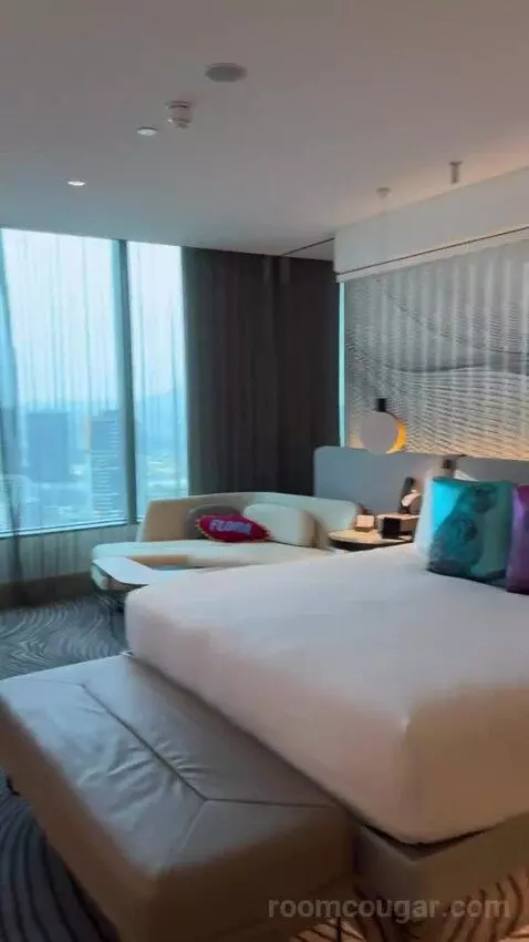 King Suite with River View - Fantastic Suite (#3007) bed picture #1