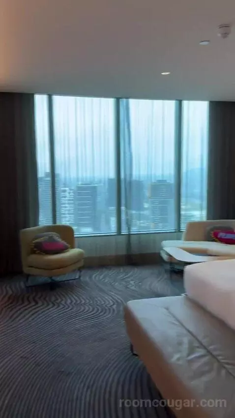 King Suite with River View - Fantastic Suite (#3007) bed picture #5