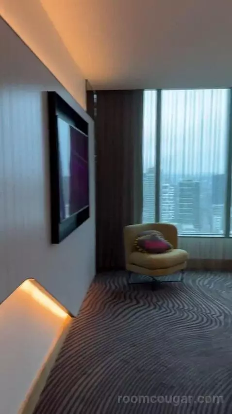 King Suite with River View - Fantastic Suite (#3007) bed picture #8
