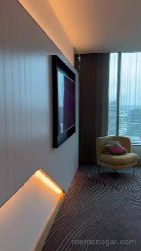 King Suite with River View - Fantastic Suite (#3007) bed picture #9