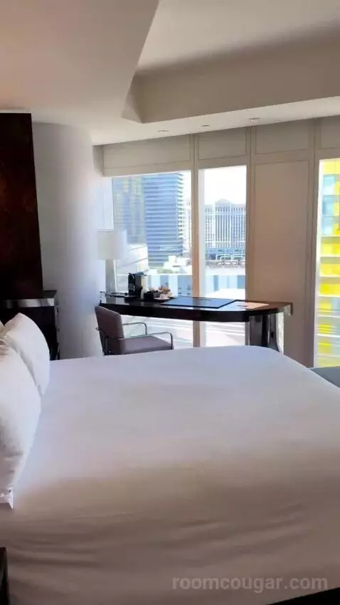 King Room with Vegas Strip View (#1933) bed picture #2