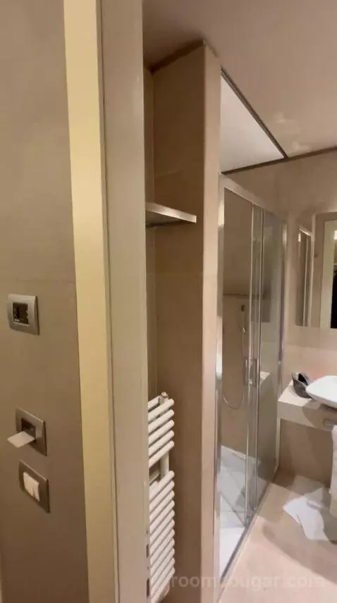 Standard Single Room (#703) bathroom picture #2