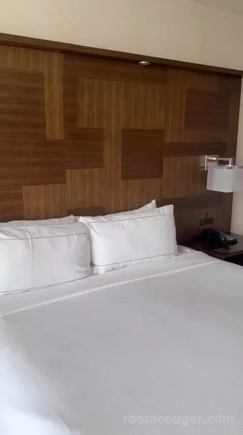 Deluxe King Room - High Floor (#3906) bed picture #12
