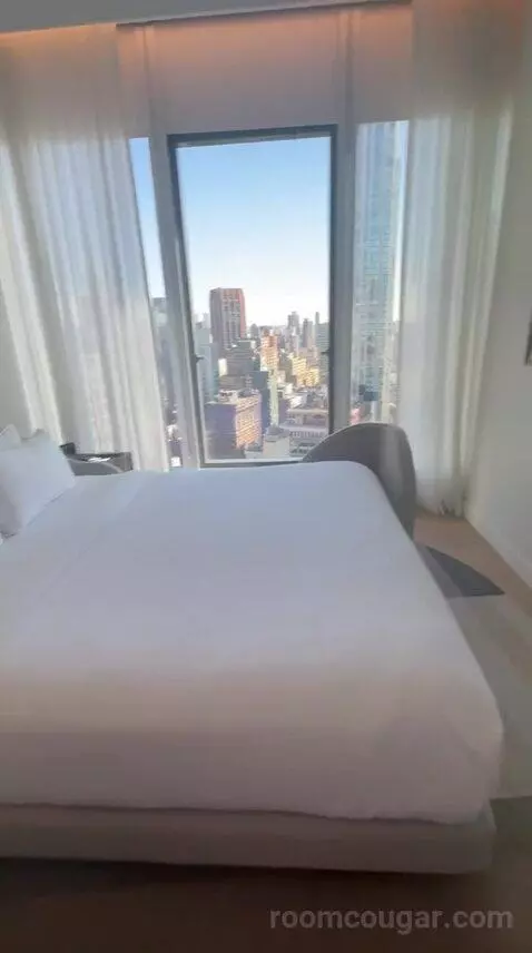 Superior King Room (#3507) bed picture #7