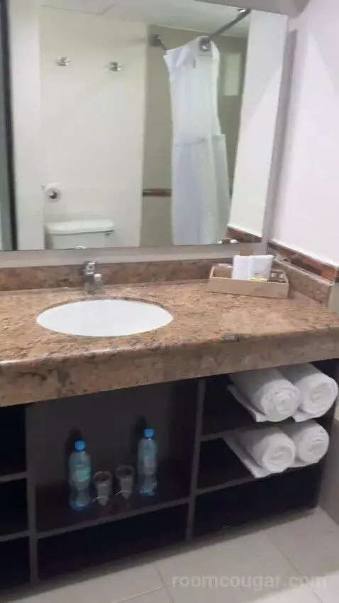 Deluxe Ocean View (#1732) bathroom picture #4
