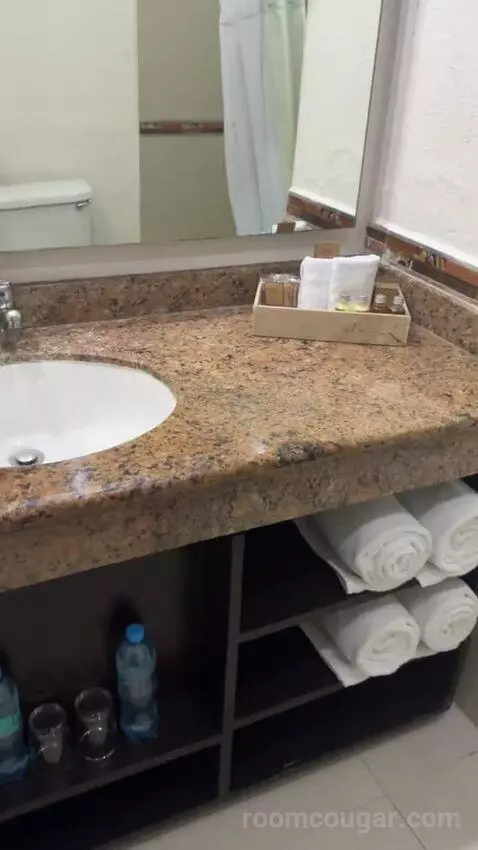 Deluxe Ocean View (#1732) bathroom picture #7