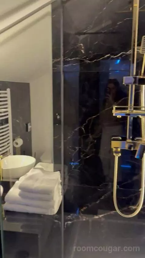 Deluxe Apartment (#108) bathroom picture #5