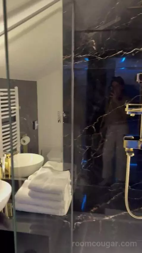 Deluxe Apartment (#108) bathroom picture #6