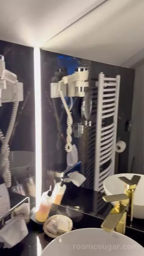 Deluxe Apartment (#108) bathroom picture #12