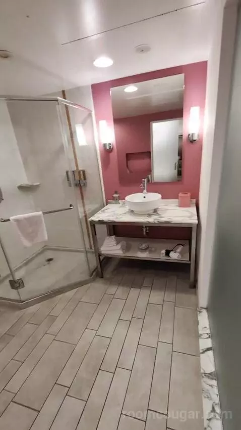 Go Room 2 Queens Attraction View bathroom picture #4